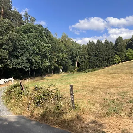 Hessenstube Am Waldrand Apartamento *